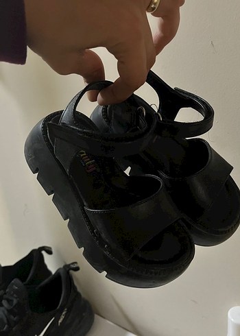 Siyah kız çocuk Dolgu Topuklu Sandalet - Görsel 4