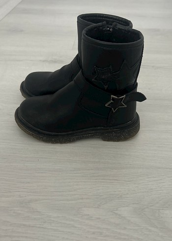 LCW Kız Çocuk Siyah Tokalı Kauçuk Bot