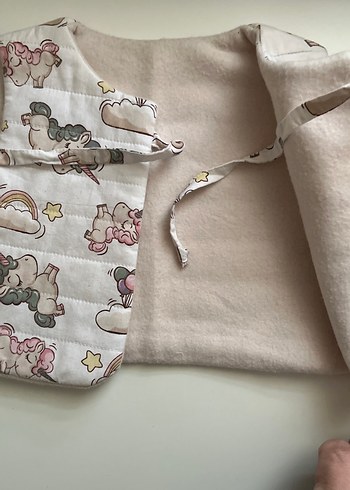 Kız Çocuk Unicorn Desenli Düğmeli Yelek - Görsel 2