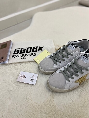 39 Beden beyaz Renk GOLDEN GOOSE