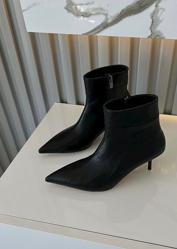 Siyah Deri Stiletto Topuklu Kadın Bot