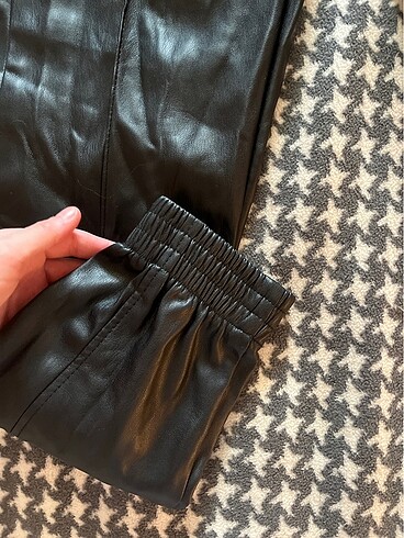xs Beden siyah Renk Bershka deri mom fit pantolon