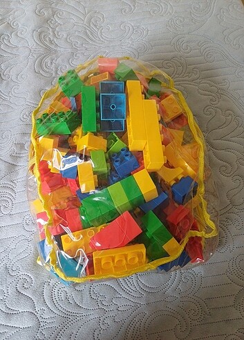 Sırt çantalı lego