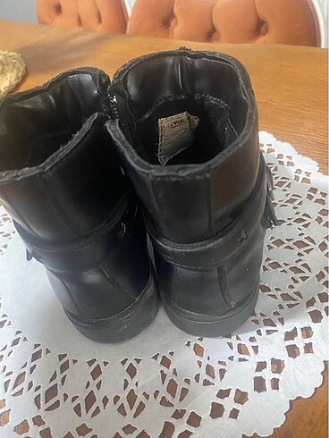 24 Beden siyah Renk LCW kız çocuk bot