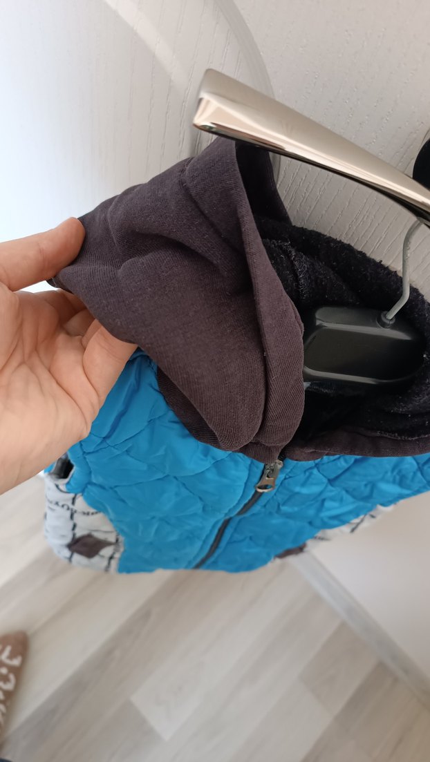 Erkek Çocuk Mavi Kapüşonlu Yelek - Görsel 2