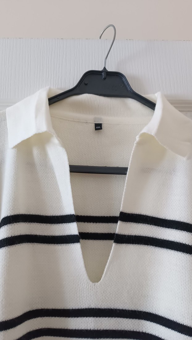 V Yaka Çizgili Beyaz Kazak - Görsel 2