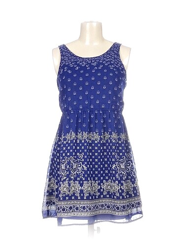 H&M Kısa Elbise %70 İndirimli.