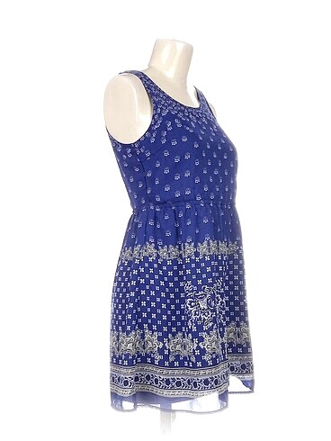 H&M H&M Kısa Elbise %70 İndirimli.