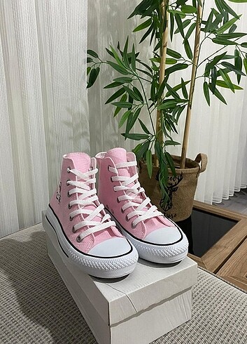 Converse Ürünümüz sıfırdır 