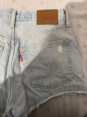 34 Beden mavi Renk Levi's 501 şort