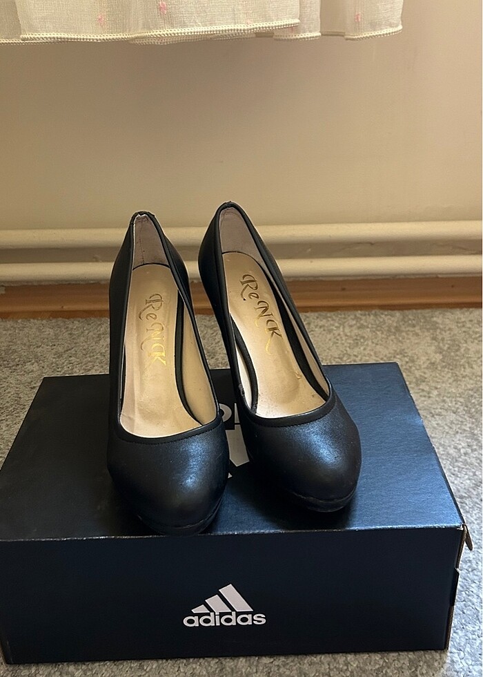 Siyah Topuklu Ayakkabı - Görsel 2