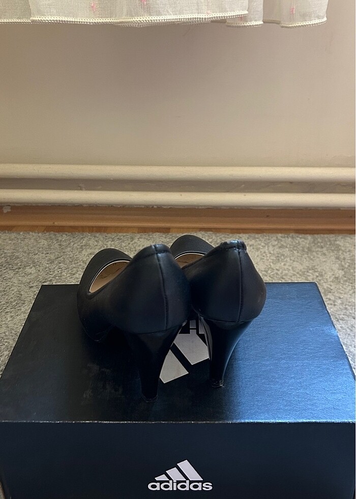 Siyah Topuklu Ayakkabı - Görsel 3