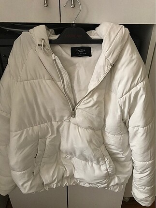 Beyaz bershka mont