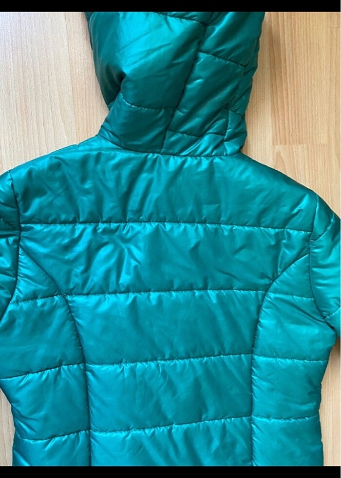 Yeşil şişme mont - Görsel 4