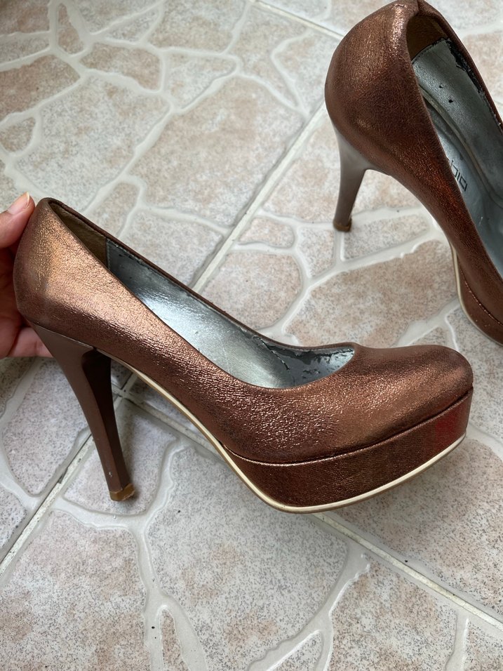 Kahverengi Parlak Platform Topuklu Kadın Ayakkabı - Görsel 3