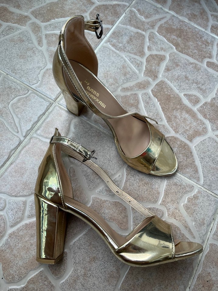 Parlak Altın Rengi Topuklu Ayakkabı - Görsel 5
