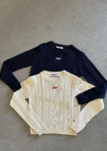 TOMMY JEANS YENİ SEZON Nakışlı Beyaz Triko örme crop Kazak