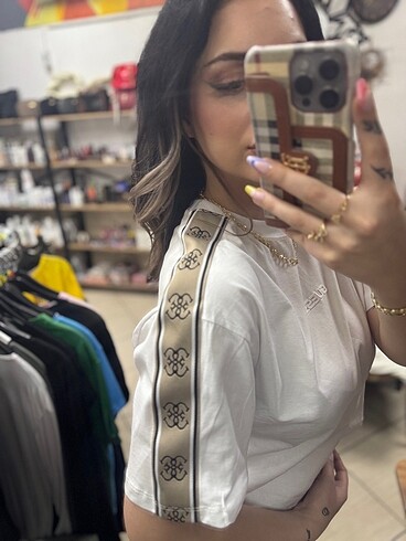 m Beden beyaz Renk Guess orijinal yeni sezon tshirt