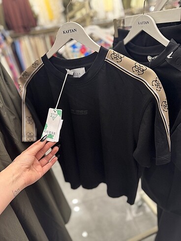 Guess SİYAH yeni sezon tshirt