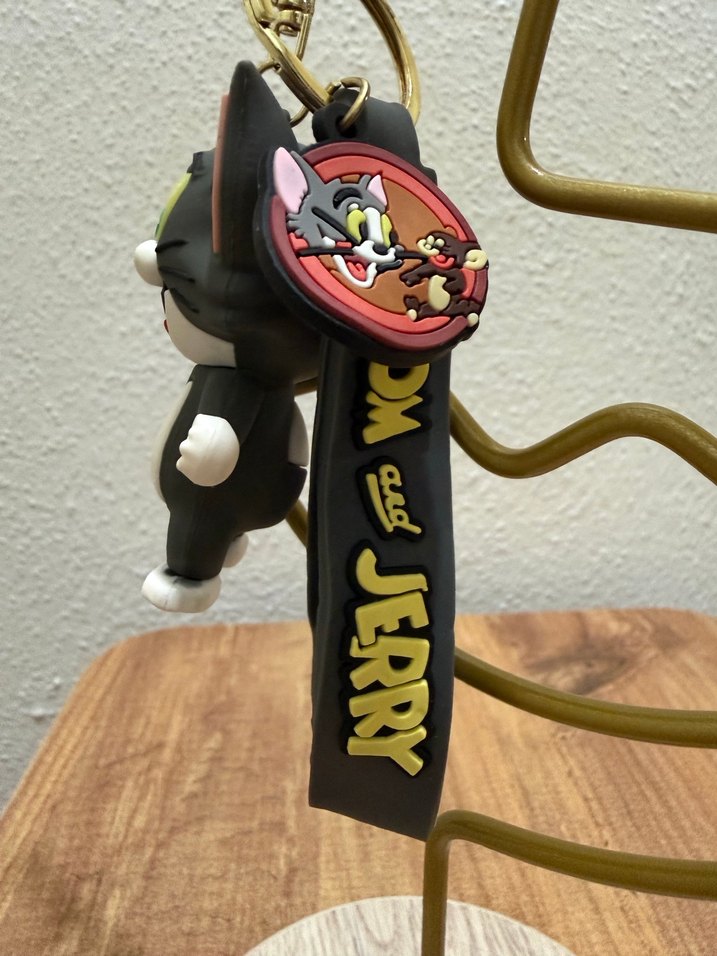 Gri Püsküllü Gotik Kadın Anahtarlık - Görsel 3