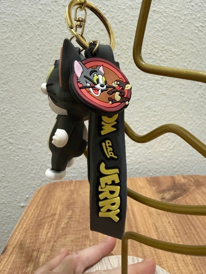 Gri Püsküllü Gotik Kadın Anahtarlık - Görsel 2