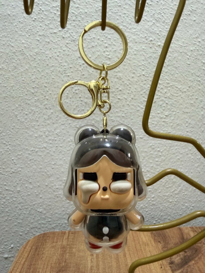 Kahverengi Püsküllü Punk Anahtarlık Cry Baby - Görsel 3