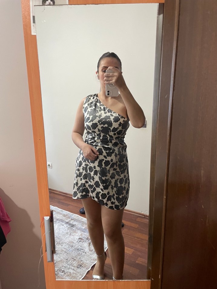 Leopar Desenli Tek Omuz Mini Elbise - Görsel 4