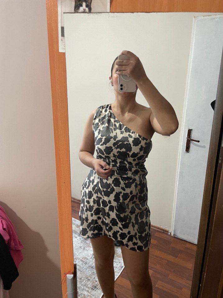 Leopar Desenli Tek Omuz Mini Elbise - Görsel 2