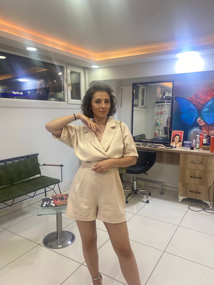 Bej V Yaka Kısa Kollu Kadın Tulum - Görsel 4