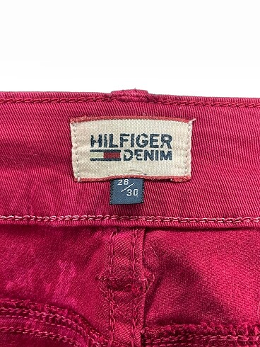 28 Beden kırmızı Renk Tommy Hilfiger Jean / Kot %70 İndirimli.