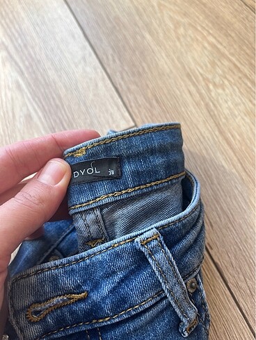 38 Beden Yırtmaçlı jean
