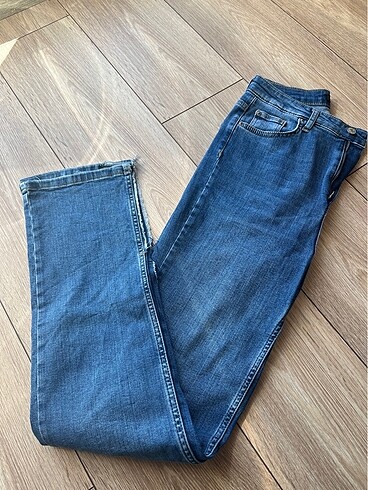 Yırtmaçlı jean