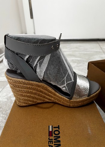 37 Beden Tommy hilfiger Kadın Dolgu Topuklu Sandalet