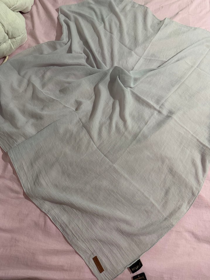 Gri Kadın Şal - Görsel 3