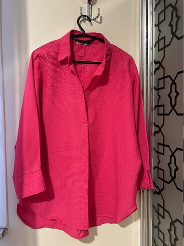 Pembe gömlek