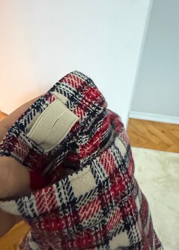 Kız Çocuk Kırmızı Düğmeli Etek - Görsel 2