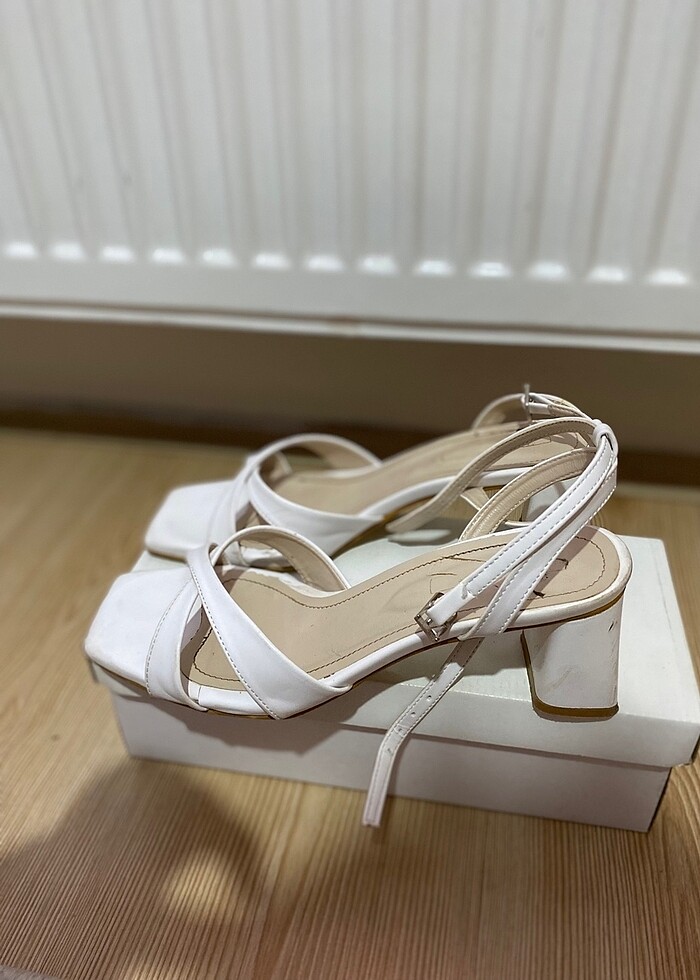 Topuklu ayakkabı - Görsel 2