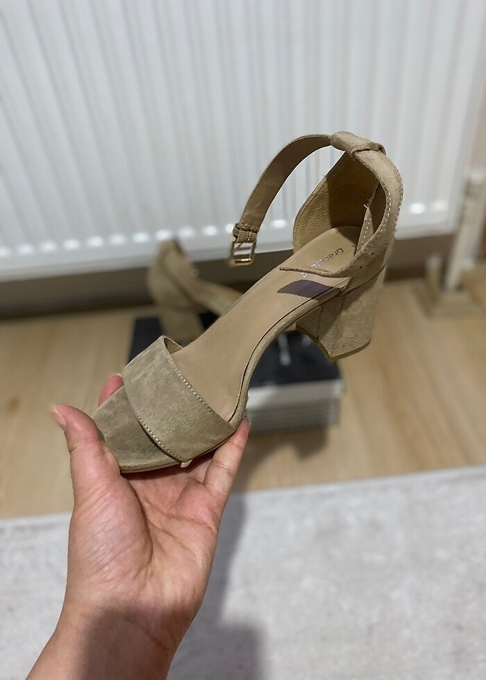 Topuklu ayyakkabı - Görsel 3