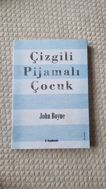 Çizgili Pijamalı Çocuk