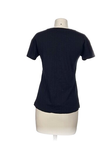m Beden Diğer T-shirt %70 İndirimli.