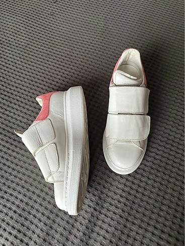 Mcqueen sıfır ayarında limited collection orjinal?