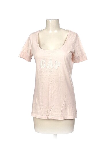 Gap T-shirt %70 İndirimli.