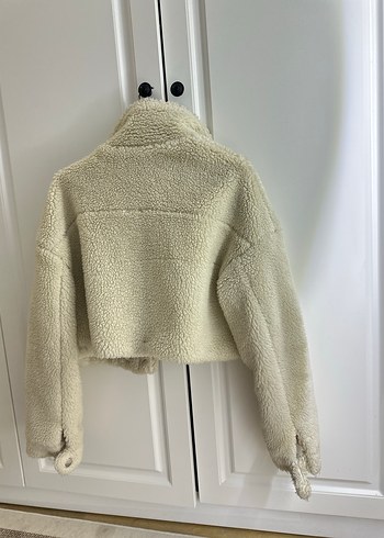 Peluş Detaylı Bej Kısa Kadın Ceket pull and bear - Görsel 5