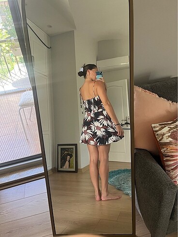 Twist Sırtı lastikli çiçekli mini elbise