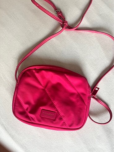 Pembe çanta