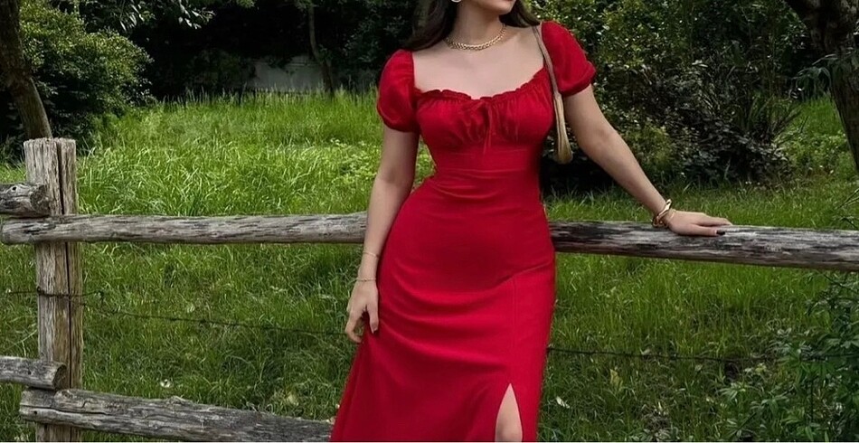 Kırmızı elbise