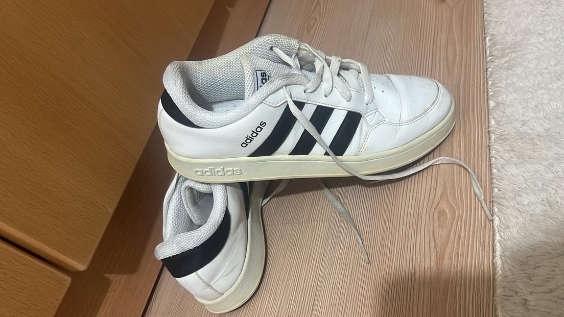 Adidas Beyaz Siyah Çizgili Spor Ayakkabı - Görsel 2