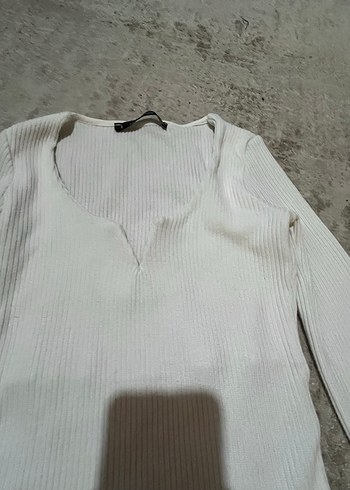 Uzun Kollu V Yaka Beyaz Kadın Kazak - Görsel 2