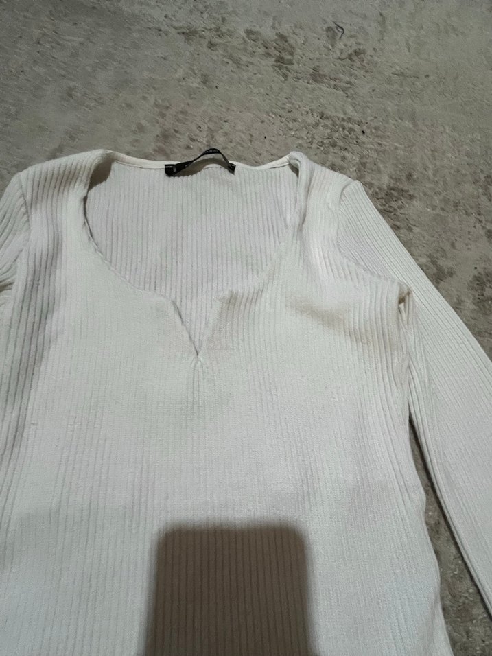 Uzun Kollu V Yaka Beyaz Kadın Kazak - Görsel 2