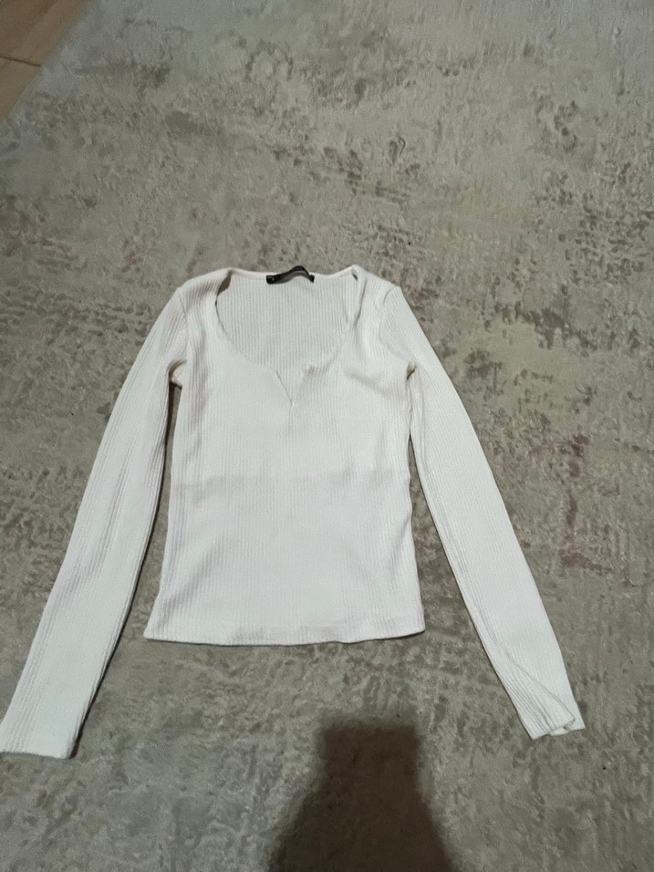 Uzun Kollu V Yaka Beyaz Kadın Kazak - Görsel 3